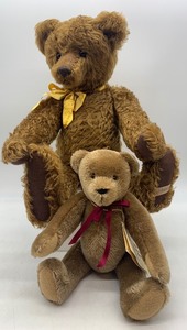 lot 106 image: Set of 2 Collectible Teddy Bears Judith Glover and Little Honey Bears