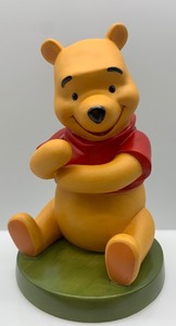lot 121 image: Walt Disney Classics Collection 40th Anniversary Winnie the Pooh Figurine