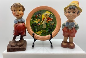 lot 133 image: Vintage Disney Pinocchio Figurine Set with Collectors Plate