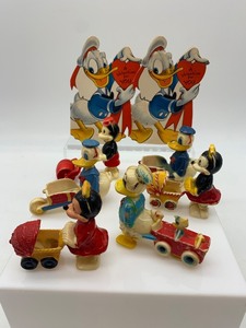 lot 134 image: Vintage Disney Valentine and Plastic Toy Set featuring Mickey, Minnie, and Donald Duck