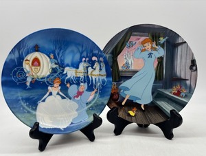 lot 142 image: Collectors Set of 2 Disney Cinderella Plates by Knowles