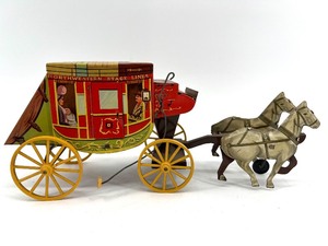 lot 154 image: Vintage Northwestern Stage Lines Tin Toy Stagecoach with Horses