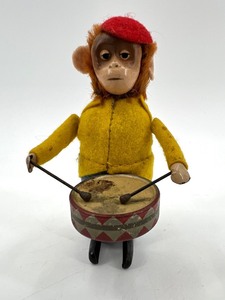 lot 170 image: Vintage Schuco Drumming Monkey Toy