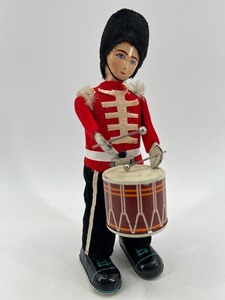 lot 181 image: Vintage Toy Soldier Drummer Tin Litho Figurine