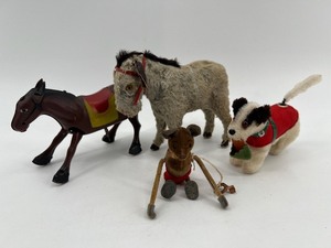 lot 186 image: Set of Vintage Shucko Tumbling Mouse and Wind-Up Toy Animals