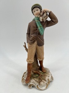 lot 190 image: Vintage Sandro Capodimonte Figurine of a Boy with Firewood