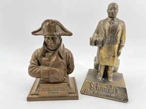 lot 191 image: Set of 2 Vintage Cast Metal Figurines Courvoisier & Schmidts Ale