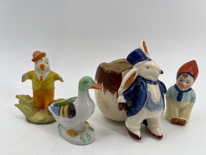 lot 194 image: Set of 4 Vintage Japanese Ceramic Figurines with Shaker and Holder