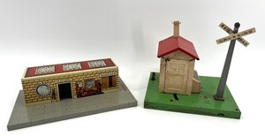 lot 210 image: Vintage Model Train Set with Union Station and Automatic Gateman
