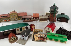 lot 212 image: Collection of 13 Assorted Model Train Buildings and Structures