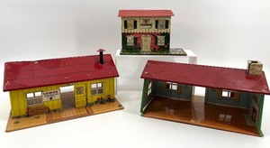 lot 217 image: Vintage Tin Litho Toy Houses and Garage Set by Marx