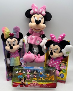 lot 235 image: Disney Minnie Mouse Plush Set with Collectible Friends
