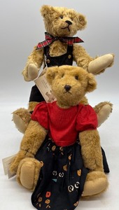 lot 246 image: Pair of Iowa Teddy Bear Makers Guild Collectible Bears