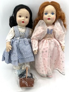 lot 284 image: Pair of Felt Madame Alexander Dolls - Dorothy and Glinda
