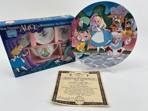 lot 289 image: Disney Alice in Wonderland Toy China Tea Set with Collectible Plate