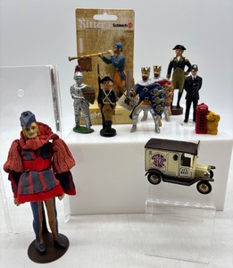 lot 320 image: Collection of Antique and Vintage Miniature Figurines and Toy Vehicles