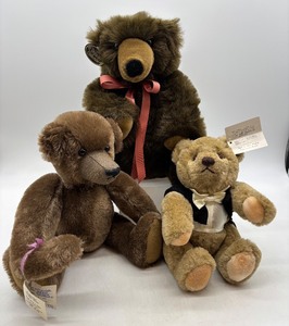 lot 325 image: Set of 3 Collectible Teddy Bears from the Westcliff Collection
