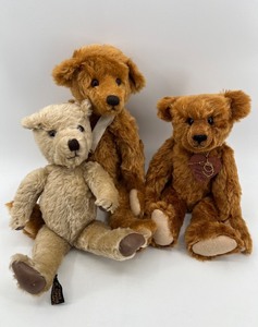 lot 351 image: Collection of 3 Artisanal Mohair Jointed Teddy Bears including Signed 1993 Bear