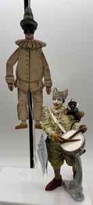 lot 368 image: Harlequin Puppet and Mardi Gras Clown Figurine Set