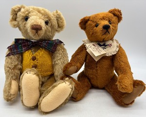 lot 103 image: Handcrafted Tiny Stitches Bears - William and Companion Bear