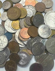 lot 12 image: 1 Pound Unsearched Foreign Coins