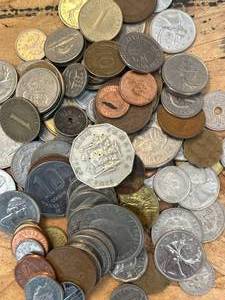 lot 31 image: 1 Pound of Mixed Foreign Coins (wide range of dates & nationalities)