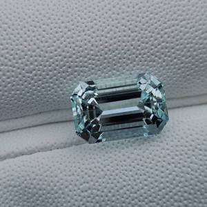 lot 9 image: 5.75 Carat Natural Aquamarine, Emerald Cut Retail Value Approximately $2,875 VIDEO