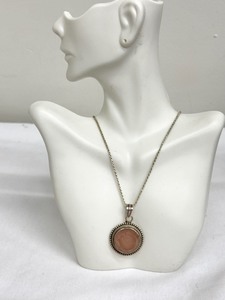 lot 11J image: Sterling Silver and Pink Quartz Pendant Necklace