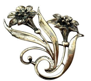 lot 14J image: Vintage Sterling Silver Floral Design Brooch  Pin