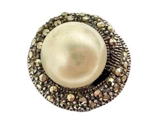 lot 10J image: Beautiful Sterling Silver Marcasite and Pearl Ring