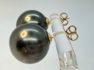 lot 10C image: Large Simulated Pearl and 14k Earrings