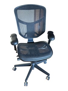 lot 17 image: Adjustable Office Chair