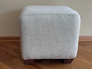 lot 11 image: Natural Colored Upholstered Ottoman