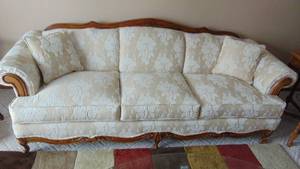 lot 21 image: Fair Line Sofa with Oak Trimmed