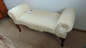 lot 37 image: Upholstered Bench
