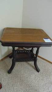 lot 42 image: Hardwood Parlor Table