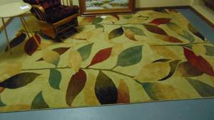 lot 64 image: Large Rug- 8 x 11