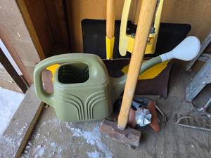 lot 91 image: Lot of Hand Yard Tools