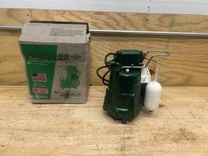lot 98 image: ZOELLER 98-0001 115-Volt 12 HP Model M98 Single Phase Submersible SumpEffluent Pump