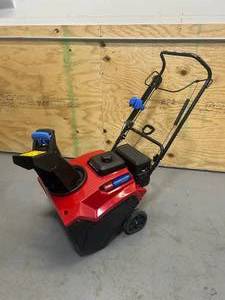 TORO 21 in. (53 cm) Power Clear® 821 QZE Gas Snow Blower (Retails for $949)