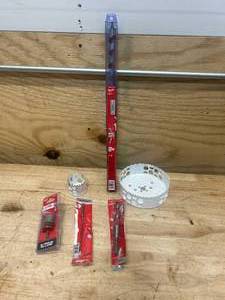 lot 100 image: MILWAUKEE Lot of Miscellaneous Items