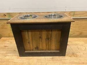 lot 113 image: Custom Built Dog EatingDrinking Station