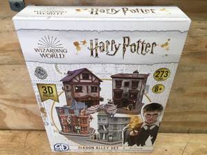 lot 133 image: Harry Potter Diagon Alley 273 Piece 3D Puzzle