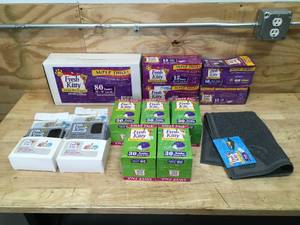 lot 137 image: Lot of Assorted Litter Box Accessories