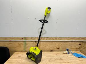 lot 180 image: RYOBI Expand-It 10 in. Snow Shovel- Tool Only