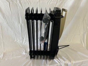 lot 11 image: Pelonis Digital Oil Filled Radiator Heater