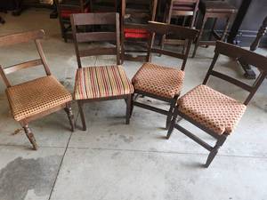 lot 6 image: Set of 4 Wooden Dining Chairs with Patterned Seats
