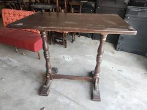 lot 10 image: Vintage Wooden Table with Turned Legs