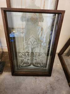 lot 21 image: Decorative Etched Glass Window Panel with Wooden Frame