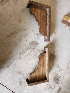 lot 24 image: Set of 5 Rustic Wooden Brackets